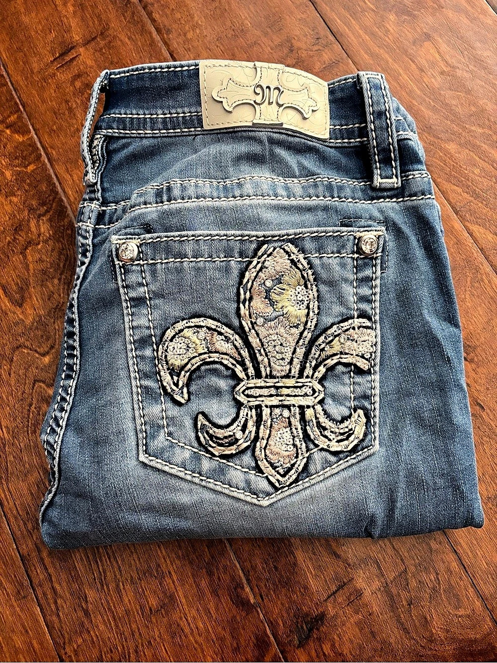 Miss Me Mid-Rise Bootcut Jeans with Floral Fleur-de-Lis Embroidery Waist 31 Blue
